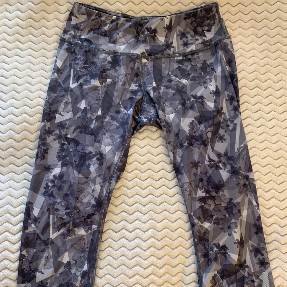 Capri yoga pants Small